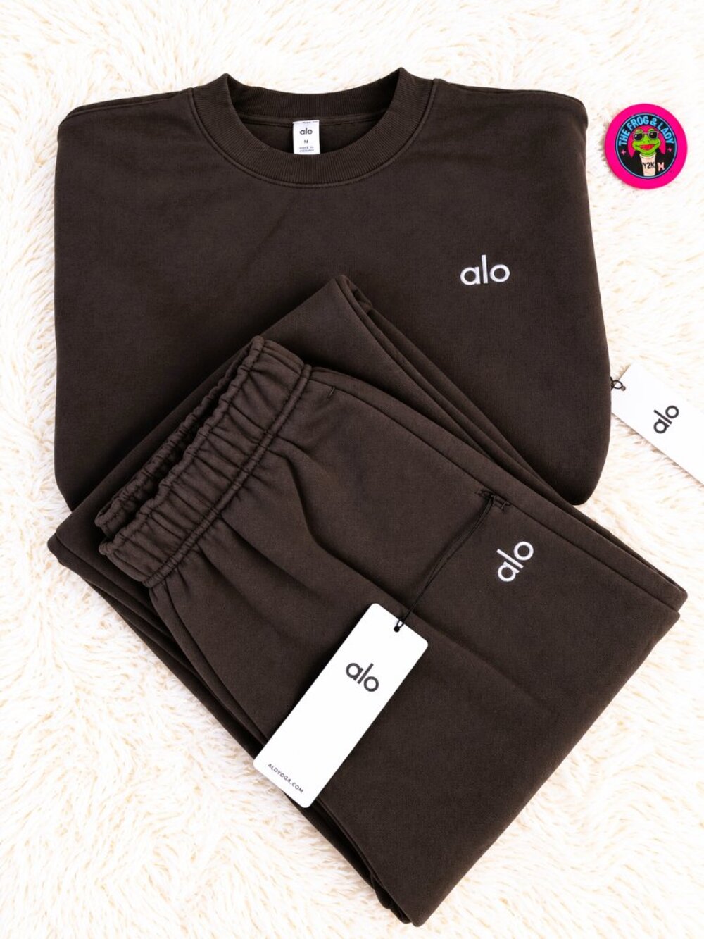ALO Yoga Unisex Accolade Sweatshirt & Straight Leg Sweatpant Set Espresso M NWT - Picture 9 of 11